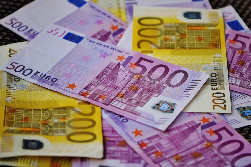 en que empresas se puede trabajar con un master en ia y cuanto se gana